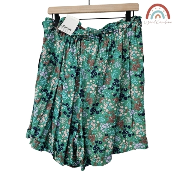New! Bohemian Green Ditsy Floral Belted Soft Paperbag Shorts Plus Size 3X - Picture 2 of 9